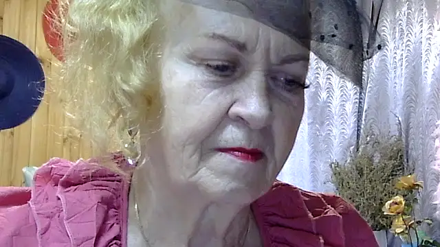 Snapshot of Emma52610 chatting on 10-21-25, 11:31 Emma52610 online show from 10-21-25, 11:31