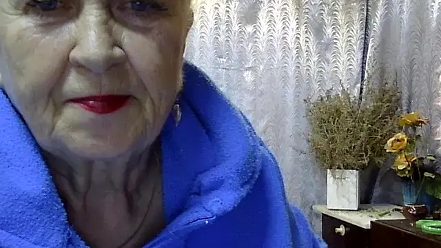 Snapshot of Emma52610 chatting on 10-19-25, 05:26 Emma52610 online show from 10-19-25, 05:26
