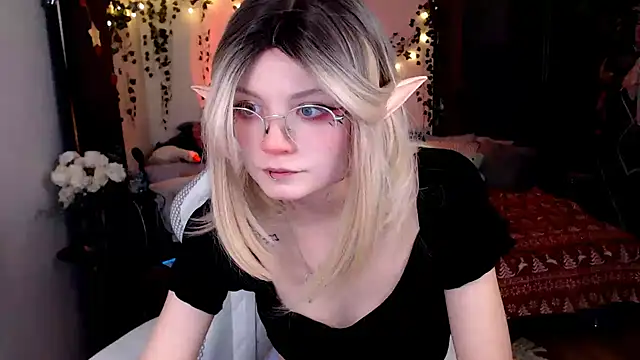Snapshot of MissToree chatting on 12-23-24, 08:03 MissToree online show from 12-23-24, 08:03