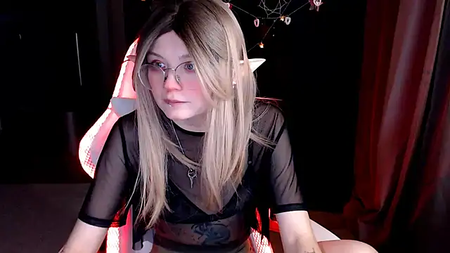Snapshot of MissToree chatting on 01-18-25, 11:44 MissToree online show from 01-18-25, 11:44