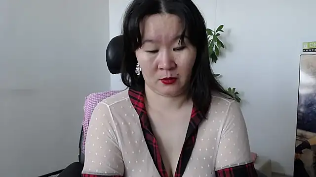 Snapshot of Akira_xx chatting on 10-20-25, 02:35 Akira xx online show from 10-20-25, 02:35