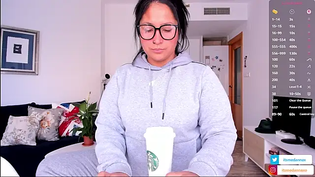 DannaaMeliza online show from 11-14-25, 10:52