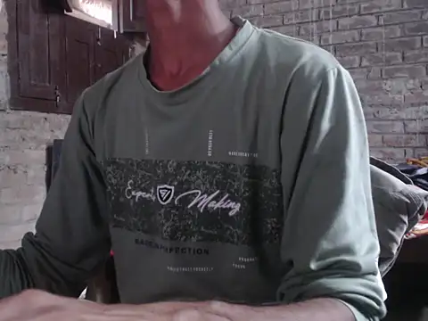 Snapshot of ThethunderPo chatting on 10-07-25, 02:01 ThethunderPo online show from 10-07-25, 02:01