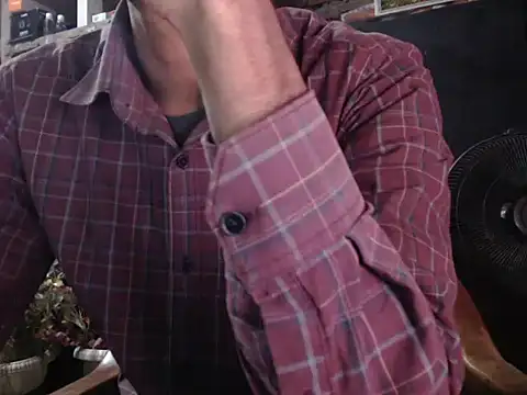 Snapshot of ThethunderPo chatting on 02-21-25, 03:32 ThethunderPo online show from 02-21-25, 03:32