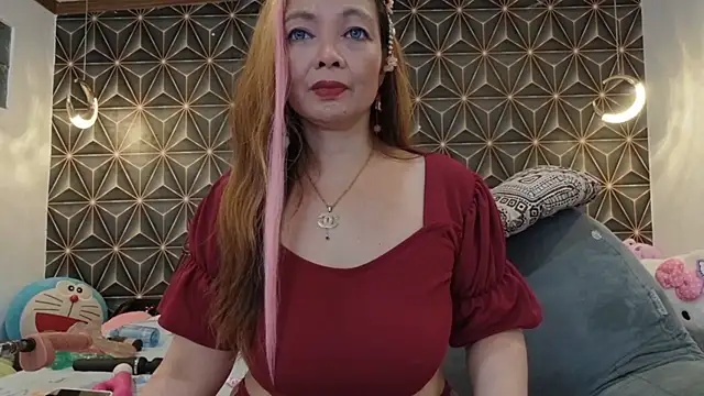 Snapshot of yummymeily chatting on 10-10-25, 12:50 yummymeily online show from 10-10-25, 12:50