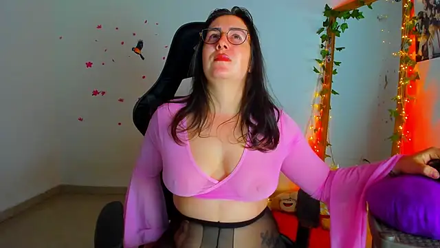 Susan Foxx online show from 10-20-25, 07:47