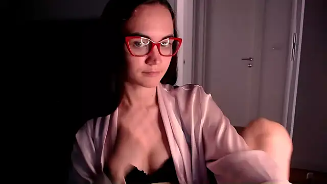 EvelynGG online show from 05-25-26, 01:54