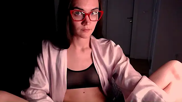 EvelynGG online show from 05-11-26, 02:56