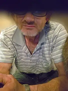 Snapshot of ROBERT0516 chatting on 06-18-26, 04:33 ROBERT0516 online show from 06-18-26, 04:33