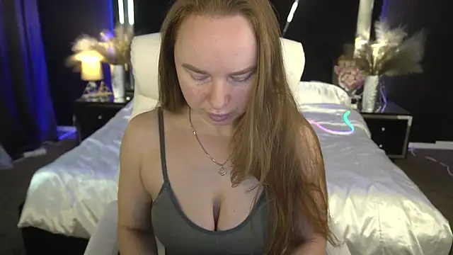 MiaRedFox online show from 11-21-25, 06:34