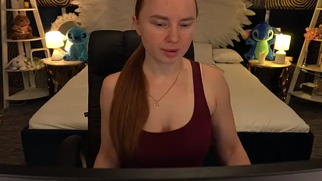 MiaRedFox online show from 11-15-25, 01:15