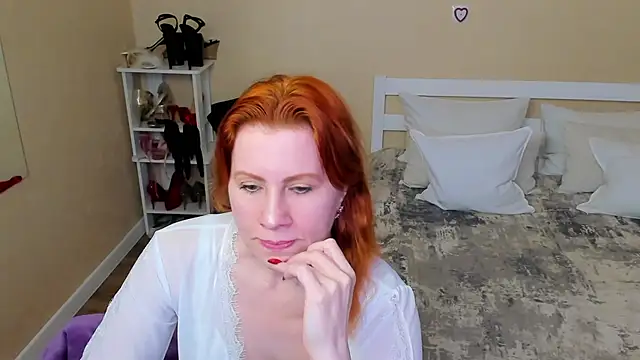 FoxySophia online show from 10-24-25, 01:21