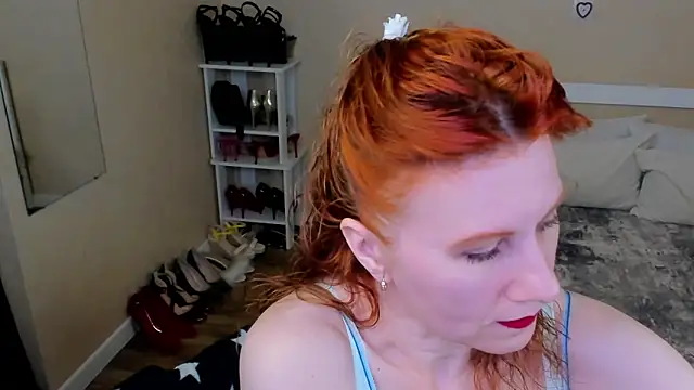 FoxySophia online show from 06-10-26, 05:47
