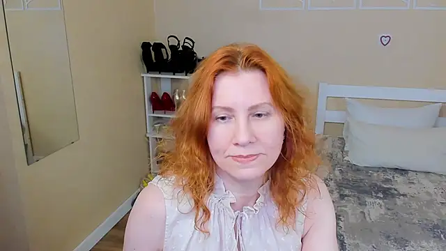 Snapshot of FoxySophia chatting on 02-26-26, 01:49 FoxySophia online show from 02-26-26, 01:49