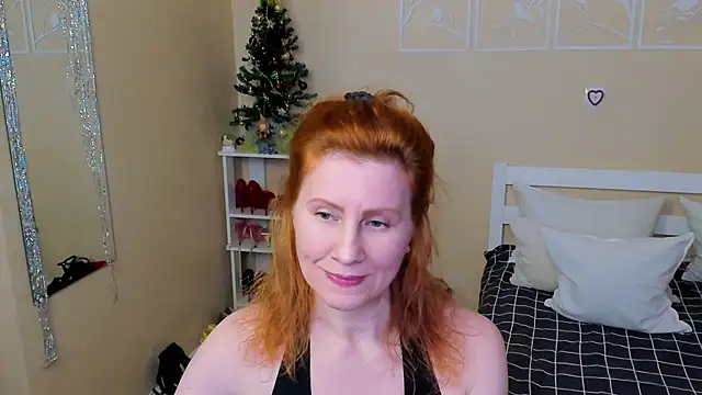 FoxySophia online show from 12-15-25, 01:39