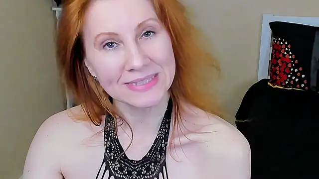 Snapshot of FoxySophia chatting on 01-16-26, 01:04 FoxySophia online show from 01-16-26, 01:04