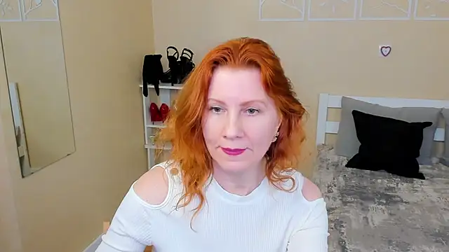 Snapshot of FoxySophia chatting on 02-18-26, 12:19 FoxySophia online show from 02-18-26, 12:19