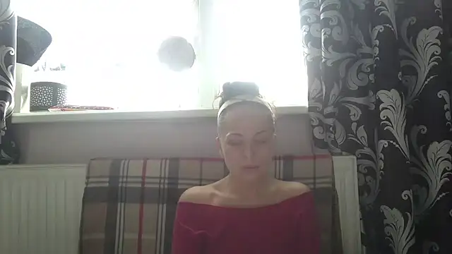 LindaStarS online show from 04-12-26, 05:11