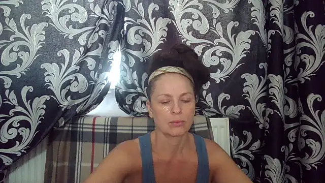 Snapshot of LindaStarS chatting on 06-27-26, 04:51 LindaStarS online show from 06-27-26, 04:51