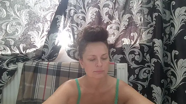 Snapshot of LindaStarS chatting on 06-19-26, 11:27 LindaStarS online show from 06-19-26, 11:27