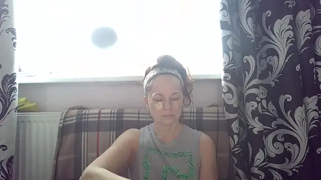 LindaStarS online show from 03-05-26, 05:37