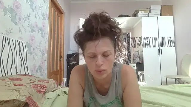 Snapshot of LindaStarS chatting on 06-05-26, 02:12 LindaStarS online show from 06-05-26, 02:12
