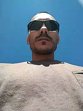 Snapshot of Selfsuckingfreak chatting on 10-31-25, 04:47 Selfsuckingfreak online show from 10-31-25, 04:47