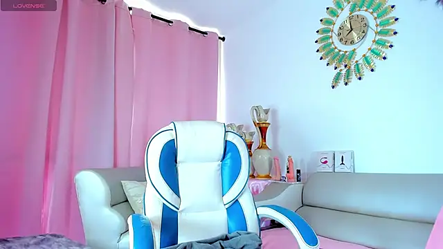 Snapshot of latinwondercockts chatting on 10-02-25, 12:52 latinwondercockts online show from 10-02-25, 12:52