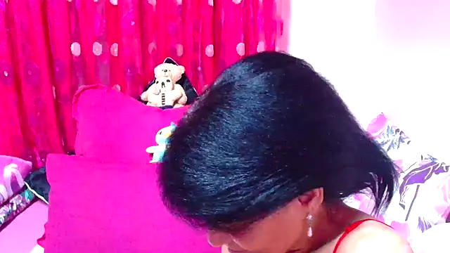 Snapshot of SLUTTYROXY chatting on 10-06-25, 07:25 SLUTTYROXY online show from 10-06-25, 07:25