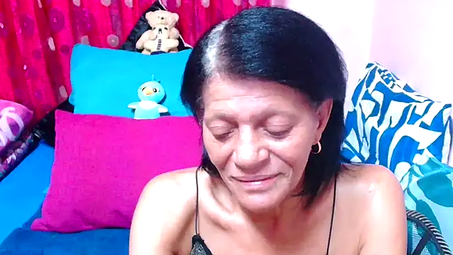 Snapshot of SLUTTYROXY chatting on 10-14-25, 06:30 SLUTTYROXY online show from 10-14-25, 06:30
