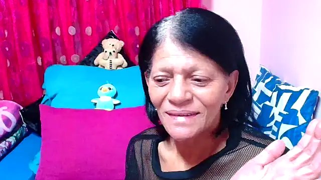 Snapshot of SLUTTYROXY chatting on 10-21-25, 07:35 SLUTTYROXY online show from 10-21-25, 07:35