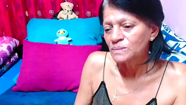 Snapshot of SLUTTYROXY chatting on 10-15-25, 06:33 SLUTTYROXY online show from 10-15-25, 06:33