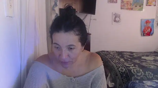 Snapshot of stefilove10 chatting on 02-06-25, 03:20 stefilove10 online show from 02-06-25, 03:20