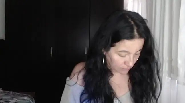 Snapshot of stefilove10 chatting on 12-02-24, 02:14 stefilove10 online show from 12-02-24, 02:14