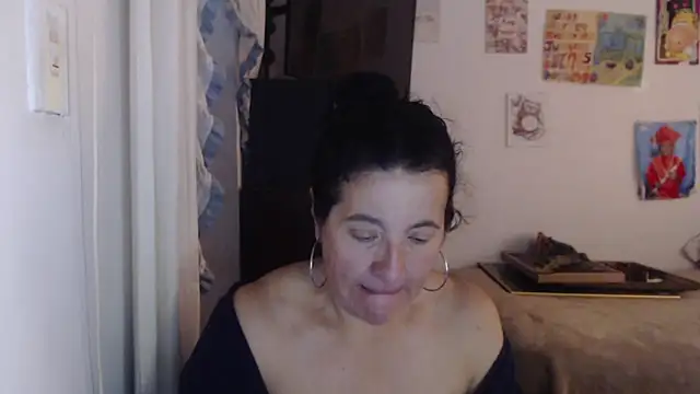 Snapshot of stefilove10 chatting on 10-16-25, 02:47 stefilove10 online show from 10-16-25, 02:47