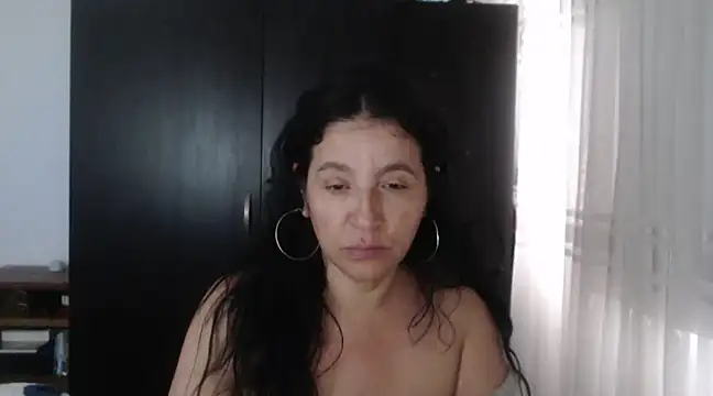 Snapshot of stefilove10 chatting on 12-19-24, 06:56 stefilove10 online show from 12-19-24, 06:56