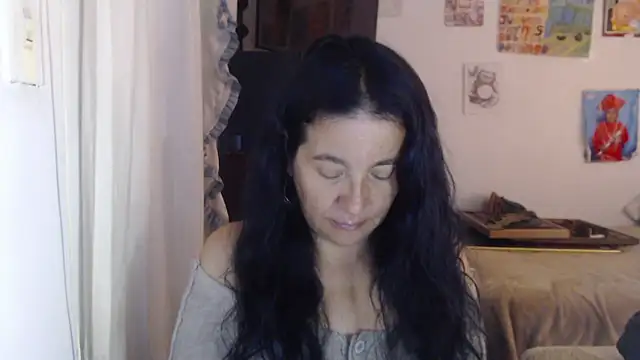 Snapshot of stefilove10 chatting on 10-27-25, 02:18 stefilove10 online show from 10-27-25, 02:18