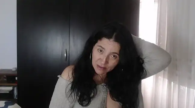 Snapshot of stefilove10 chatting on 12-19-24, 03:52 stefilove10 online show from 12-19-24, 03:52