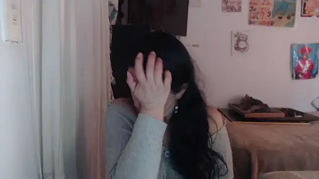 Snapshot of stefilove10 chatting on 10-21-25, 01:43 stefilove10 online show from 10-21-25, 01:43