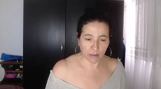 Snapshot of stefilove10 chatting on 12-24-24, 02:12 stefilove10 online show from 12-24-24, 02:12