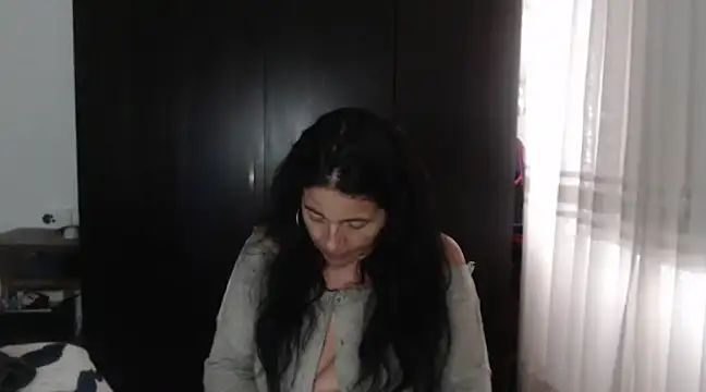 Snapshot of stefilove10 chatting on 12-16-24, 06:27 stefilove10 online show from 12-16-24, 06:27