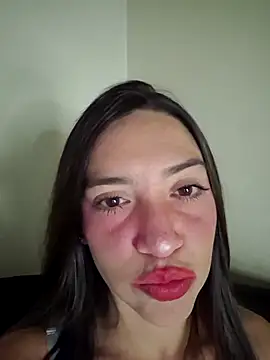 Snapshot of loveuu-bae chatting on 06-04-26, 01:32 loveuu-bae online show from 06-04-26, 01:32