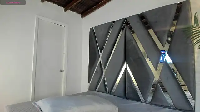 moonsweet1 online show from 09-26-25, 07:21