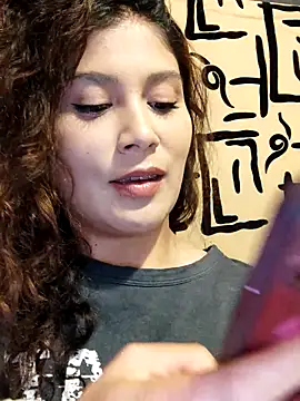Snapshot of kinky_mila@xh chatting on 02-18-25, 01:21 kinky milaxh online show from 02-18-25, 01:21