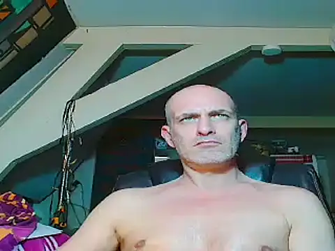 maxhard77 online show from 01-17-25, 01:36