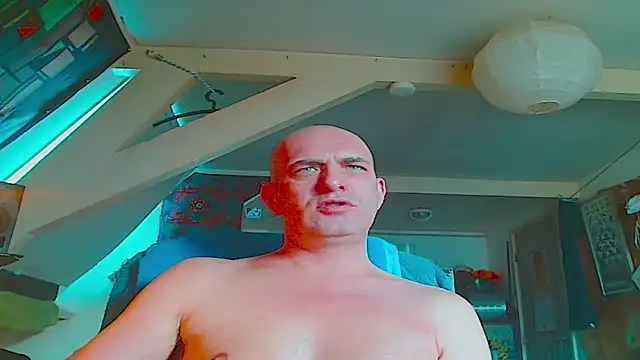 maxhard77 online show from 11-30-25, 11:00