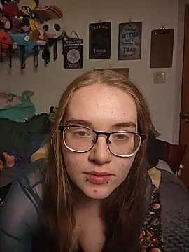 Izzy Hellbourne online show from 06-19-26, 02:39