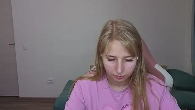 Snapshot of Jessy_Ginger chatting on 09-24-25, 02:23 Jessy Ginger online show from 09-24-25, 02:23