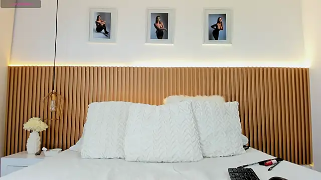 SUSIEPOWELL online show from 09-12-25, 01:28