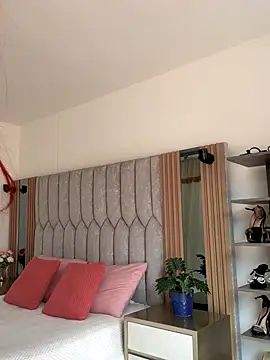 LINDA PATTY94 online show from 10-14-25, 03:01